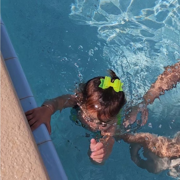 WATERPROOF JELLY GLISTENING HAIR BOW SET - Picture 2 of 9